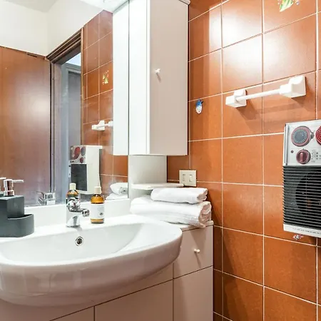 Appartement Apt With Private Parking & Shared Pool! *