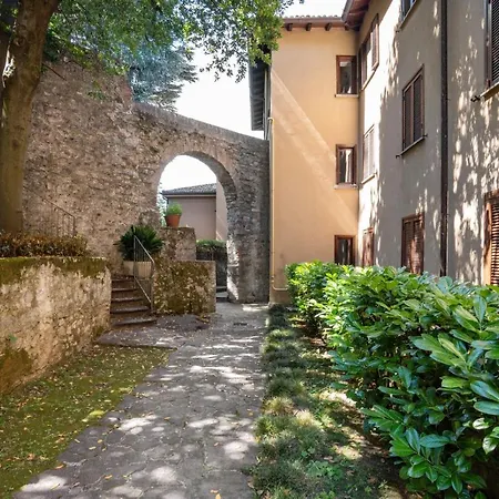 Appartement With Private Parking & Shared Pool! Nesso