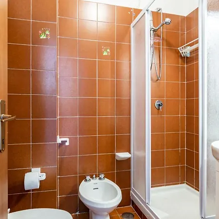 Lejlighed Apt With Private Parking & Shared Pool!